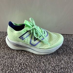 New balance fuel cell running shoes size 7 1/2.